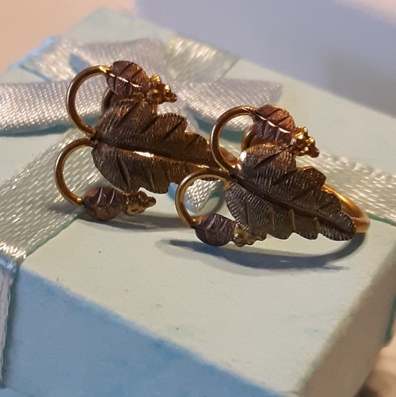 Black Hills Tri-tone 10k Gold Screw Back Earring - Picture 5 of 6